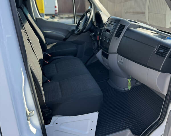 Белый Мерседес Sprinter, объемом двигателя 2.2 л и пробегом 382 тыс. км за 17499 $, фото 10 на Automoto.ua