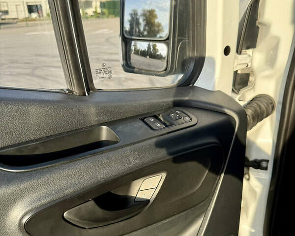 Білий Мерседес Sprinter, об'ємом двигуна 2.14 л та пробігом 305 тис. км за 23000 $, фото 10 на Automoto.ua