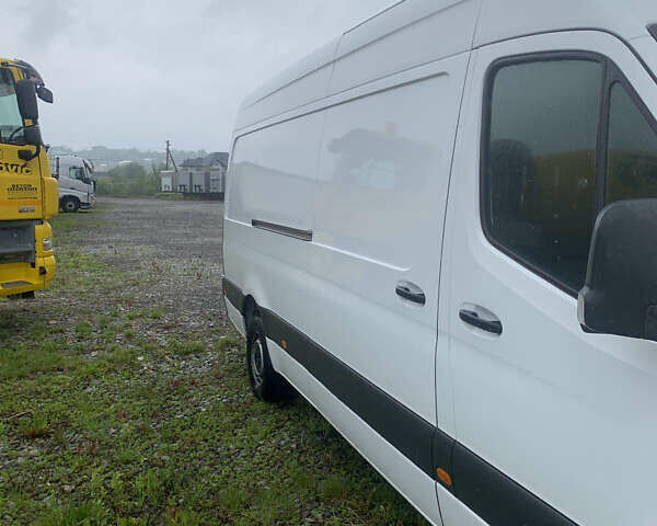 Белый Мерседес Sprinter, объемом двигателя 2 л и пробегом 220 тыс. км за 29500 $, фото 2 на Automoto.ua