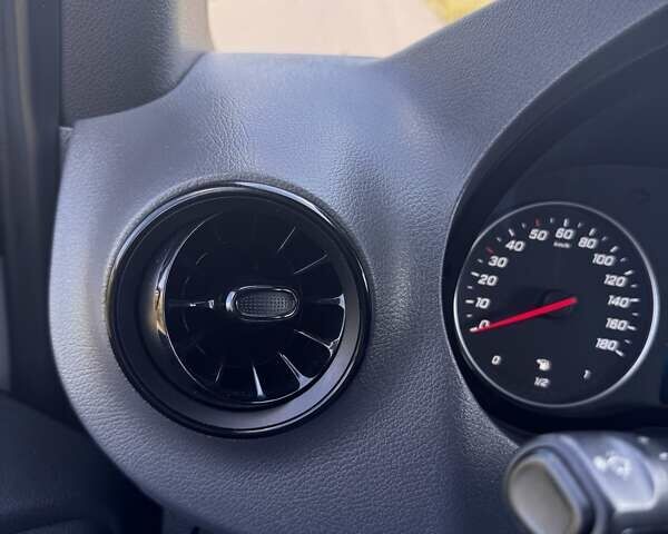 Белый Мерседес Sprinter, объемом двигателя 2.14 л и пробегом 116 тыс. км за 31000 $, фото 5 на Automoto.ua
