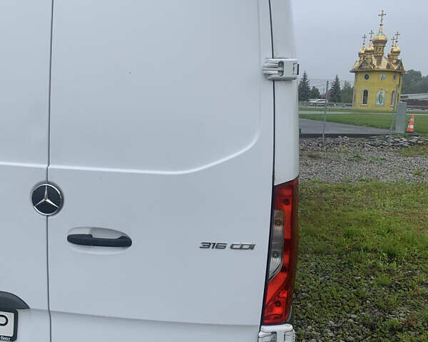 Белый Мерседес Sprinter, объемом двигателя 2 л и пробегом 220 тыс. км за 29500 $, фото 4 на Automoto.ua