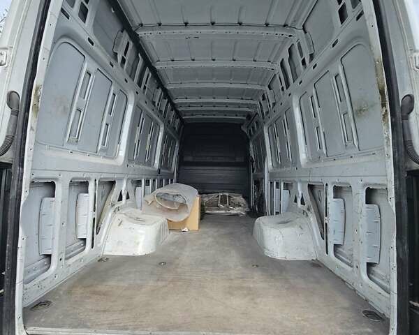 Белый Мерседес Sprinter, объемом двигателя 2.99 л и пробегом 314 тыс. км за 44000 $, фото 4 на Automoto.ua