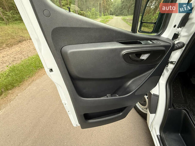Белый Мерседес Sprinter, объемом двигателя 2.2 л и пробегом 138 тыс. км за 25800 $, фото 36 на Automoto.ua