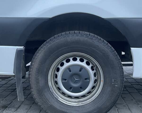 Білий Мерседес Sprinter, об'ємом двигуна 1.99 л та пробігом 167 тис. км за 33000 $, фото 32 на Automoto.ua