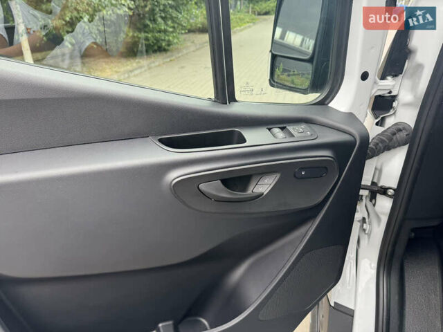 Білий Мерседес Sprinter, об'ємом двигуна 1.95 л та пробігом 11 тис. км за 39400 $, фото 21 на Automoto.ua