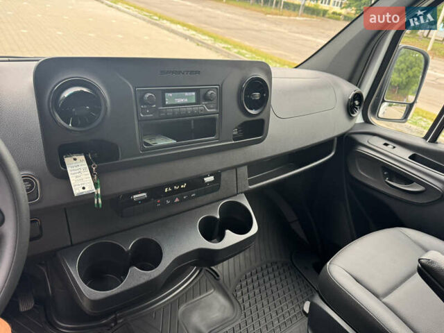 Білий Мерседес Sprinter, об'ємом двигуна 1.95 л та пробігом 11 тис. км за 39400 $, фото 19 на Automoto.ua