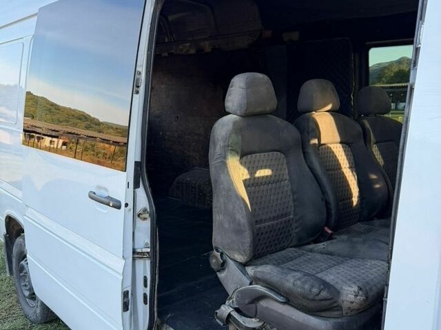 Белый Мерседес Sprinter, объемом двигателя 2.15 л и пробегом 649 тыс. км за 8999 $, фото 9 на Automoto.ua