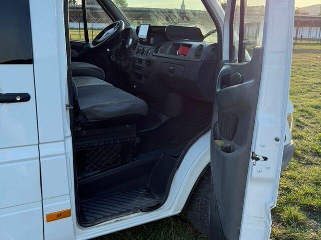 Белый Мерседес Sprinter, объемом двигателя 2.15 л и пробегом 649 тыс. км за 8999 $, фото 7 на Automoto.ua