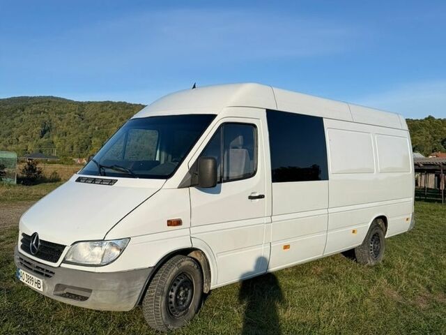 Белый Мерседес Sprinter, объемом двигателя 2.15 л и пробегом 649 тыс. км за 8999 $, фото 2 на Automoto.ua