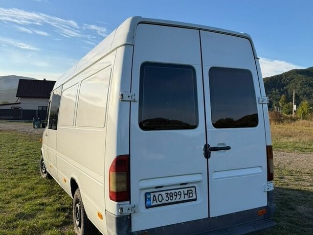 Белый Мерседес Sprinter, объемом двигателя 2.15 л и пробегом 649 тыс. км за 8999 $, фото 3 на Automoto.ua