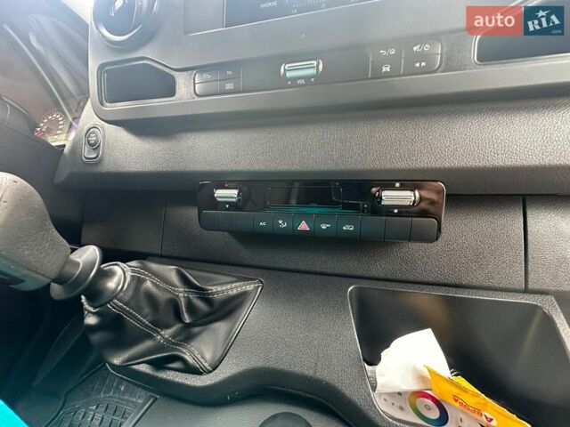 Белый Мерседес Sprinter, объемом двигателя 2.2 л и пробегом 314 тыс. км за 37131 $, фото 8 на Automoto.ua