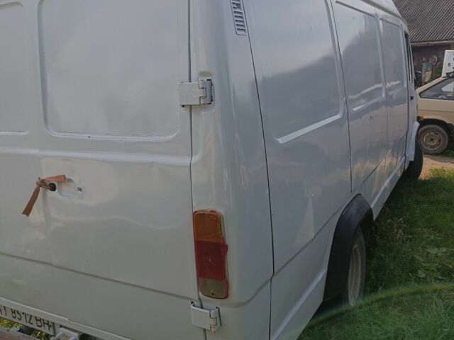 Белый Мерседес Sprinter, объемом двигателя 0 л и пробегом 200 тыс. км за 3500 $, фото 5 на Automoto.ua