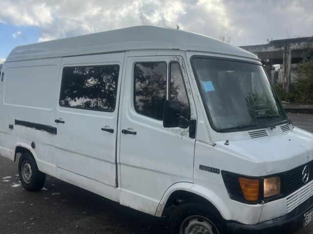 Білий Мерседес Sprinter, об'ємом двигуна 2.3 л та пробігом 111 тис. км за 2300 $, фото 1 на Automoto.ua