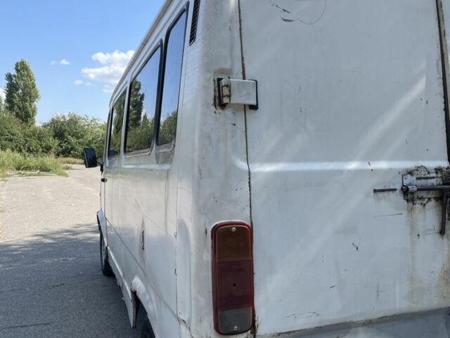 Білий Мерседес Sprinter, об'ємом двигуна 2.3 л та пробігом 331 тис. км за 2100 $, фото 4 на Automoto.ua