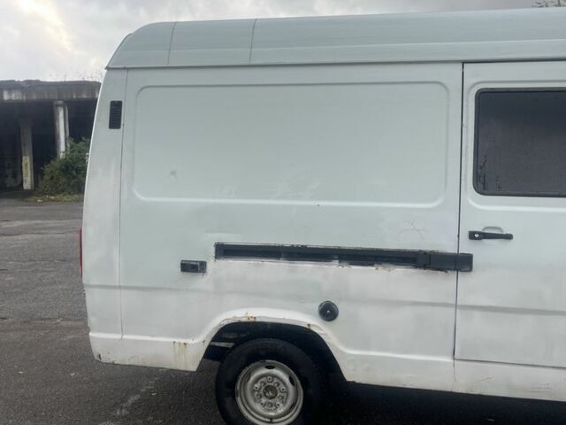 Білий Мерседес Sprinter, об'ємом двигуна 2.3 л та пробігом 111 тис. км за 2300 $, фото 2 на Automoto.ua