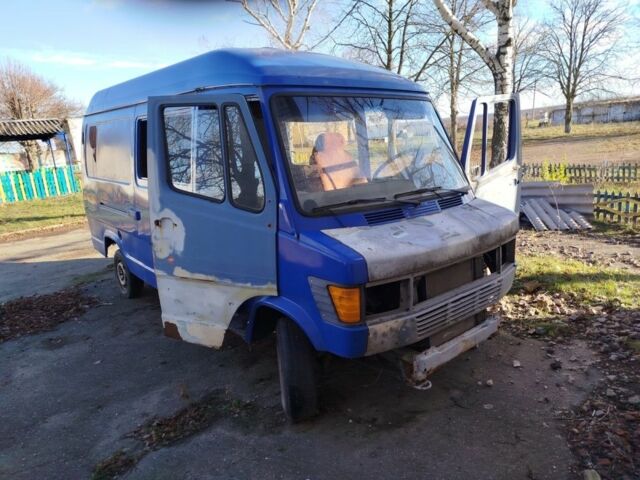 Белый Мерседес Sprinter, объемом двигателя 0 л и пробегом 253 тыс. км за 1400 $, фото 6 на Automoto.ua