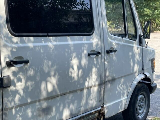 Білий Мерседес Sprinter, об'ємом двигуна 2.3 л та пробігом 331 тис. км за 2100 $, фото 2 на Automoto.ua