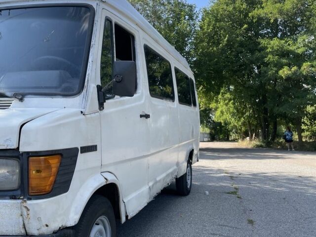Білий Мерседес Sprinter, об'ємом двигуна 2.3 л та пробігом 331 тис. км за 2100 $, фото 7 на Automoto.ua