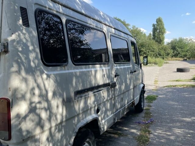 Білий Мерседес Sprinter, об'ємом двигуна 2.3 л та пробігом 331 тис. км за 2100 $, фото 3 на Automoto.ua