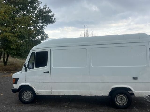 Білий Мерседес Sprinter, об'ємом двигуна 2.3 л та пробігом 111 тис. км за 2300 $, фото 5 на Automoto.ua