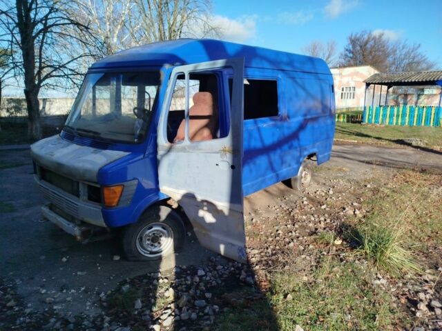 Белый Мерседес Sprinter, объемом двигателя 0 л и пробегом 253 тыс. км за 1400 $, фото 9 на Automoto.ua