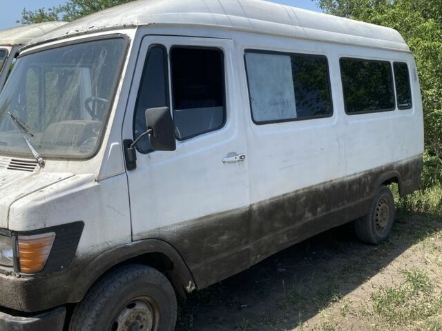 Белый Мерседес Sprinter, объемом двигателя 0 л и пробегом 528 тыс. км за 800 $, фото 1 на Automoto.ua