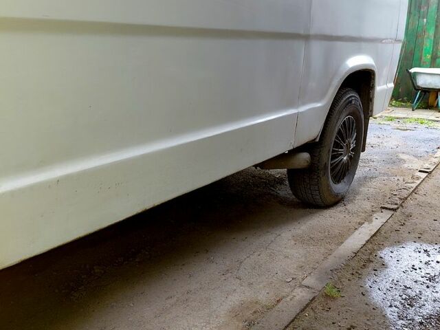 Белый Мерседес Sprinter, объемом двигателя 2.9 л и пробегом 640 тыс. км за 3200 $, фото 1 на Automoto.ua