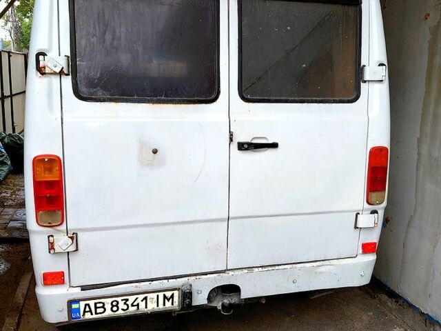 Белый Мерседес Sprinter, объемом двигателя 2.9 л и пробегом 640 тыс. км за 3200 $, фото 2 на Automoto.ua