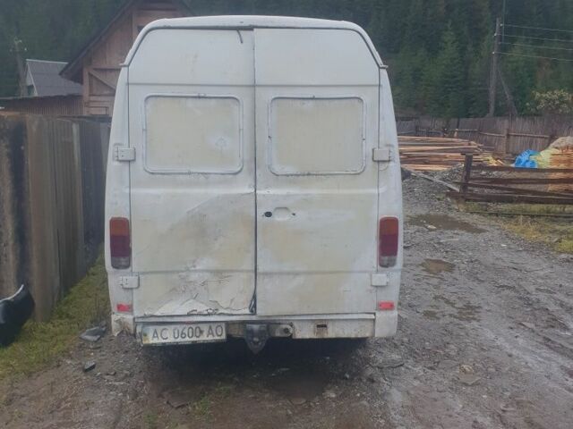 Белый Мерседес Sprinter, объемом двигателя 2.3 л и пробегом 999 тыс. км за 2500 $, фото 3 на Automoto.ua