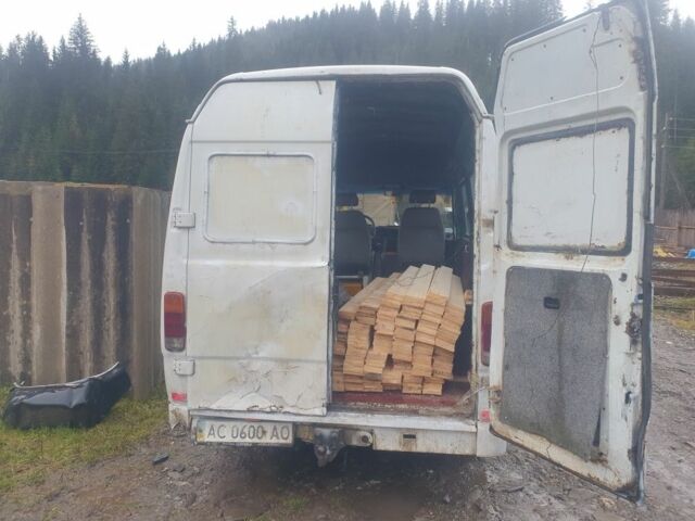 Белый Мерседес Sprinter, объемом двигателя 2.3 л и пробегом 999 тыс. км за 2500 $, фото 4 на Automoto.ua