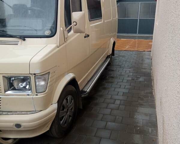 Белый Мерседес Sprinter, объемом двигателя 2.87 л и пробегом 350 тыс. км за 5200 $, фото 5 на Automoto.ua