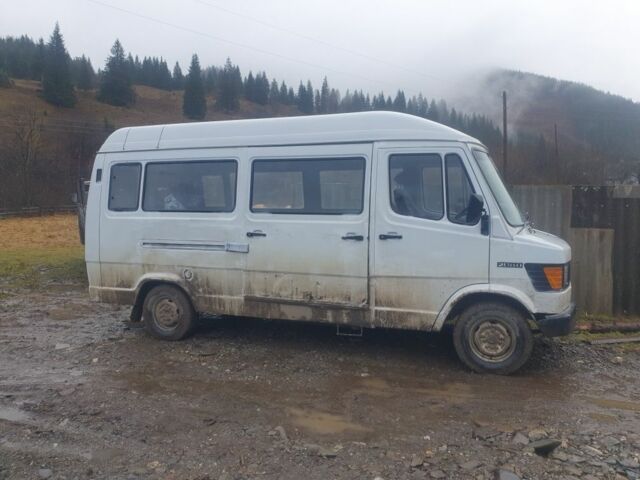 Белый Мерседес Sprinter, объемом двигателя 2.3 л и пробегом 999 тыс. км за 2500 $, фото 5 на Automoto.ua