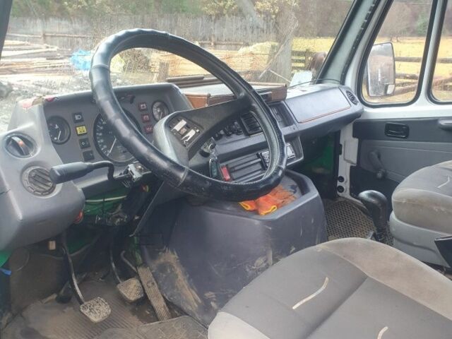 Белый Мерседес Sprinter, объемом двигателя 2.3 л и пробегом 999 тыс. км за 2500 $, фото 2 на Automoto.ua