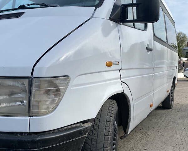 Белый Мерседес Sprinter, объемом двигателя 2.3 л и пробегом 915 тыс. км за 3500 $, фото 8 на Automoto.ua