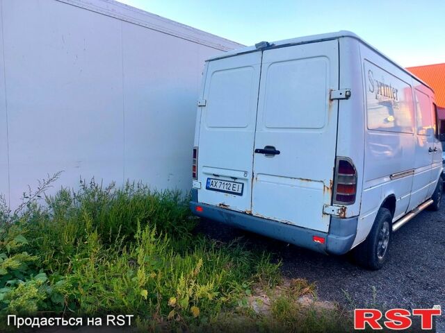 Белый Мерседес Sprinter, объемом двигателя 2.3 л и пробегом 500 тыс. км за 2600 $, фото 1 на Automoto.ua