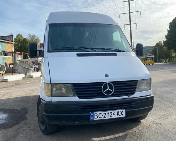 Белый Мерседес Sprinter, объемом двигателя 2.3 л и пробегом 915 тыс. км за 3500 $, фото 2 на Automoto.ua