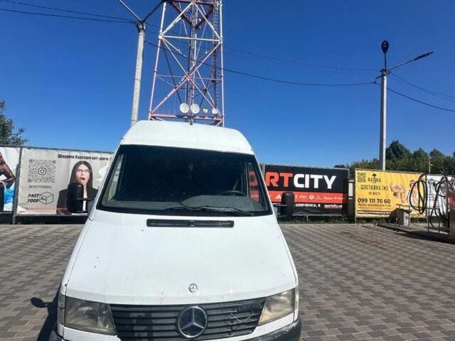 Белый Мерседес Sprinter, объемом двигателя 2.3 л и пробегом 400 тыс. км за 4200 $, фото 1 на Automoto.ua