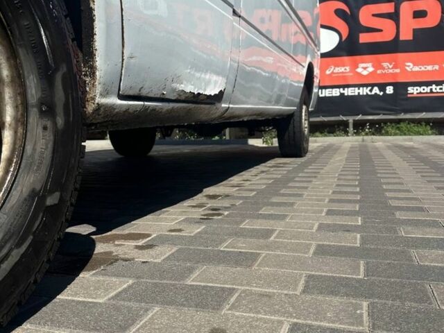 Белый Мерседес Sprinter, объемом двигателя 2.3 л и пробегом 400 тыс. км за 4200 $, фото 3 на Automoto.ua