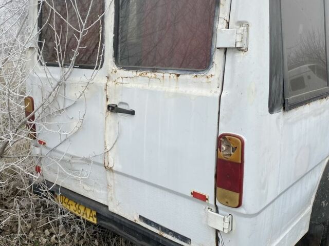 Белый Мерседес Sprinter, объемом двигателя 2.9 л и пробегом 321 тыс. км за 1100 $, фото 17 на Automoto.ua