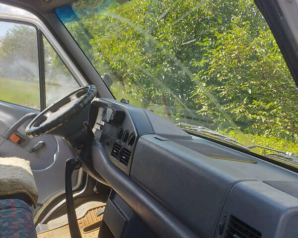 Белый Мерседес Sprinter, объемом двигателя 2.3 л и пробегом 583 тыс. км за 3100 $, фото 6 на Automoto.ua