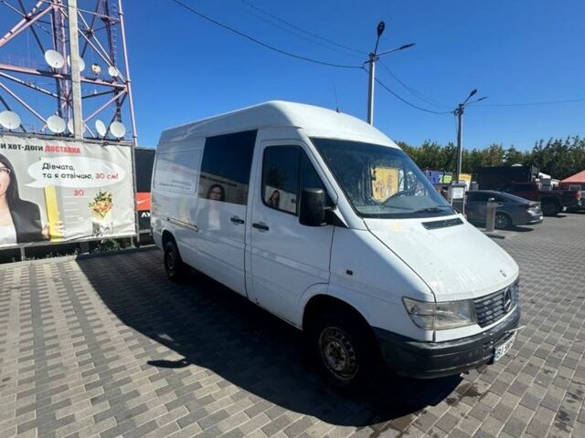 Белый Мерседес Sprinter, объемом двигателя 2.3 л и пробегом 400 тыс. км за 4200 $, фото 4 на Automoto.ua