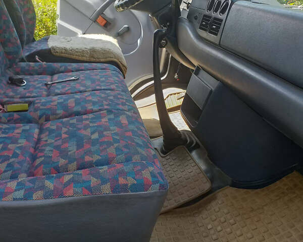 Белый Мерседес Sprinter, объемом двигателя 2.3 л и пробегом 583 тыс. км за 3800 $, фото 7 на Automoto.ua