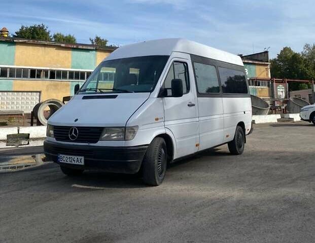 Белый Мерседес Sprinter, объемом двигателя 2.3 л и пробегом 915 тыс. км за 3500 $, фото 1 на Automoto.ua