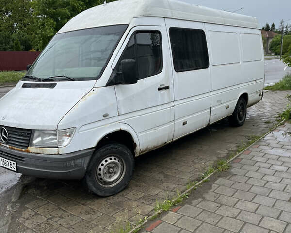 Белый Мерседес Sprinter, объемом двигателя 2.87 л и пробегом 450 тыс. км за 3800 $, фото 4 на Automoto.ua