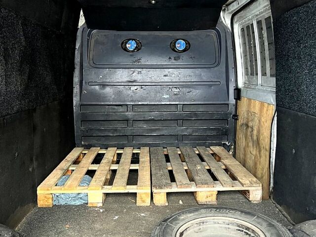 Белый Мерседес Sprinter, объемом двигателя 2.3 л и пробегом 711 тыс. км за 4000 $, фото 7 на Automoto.ua