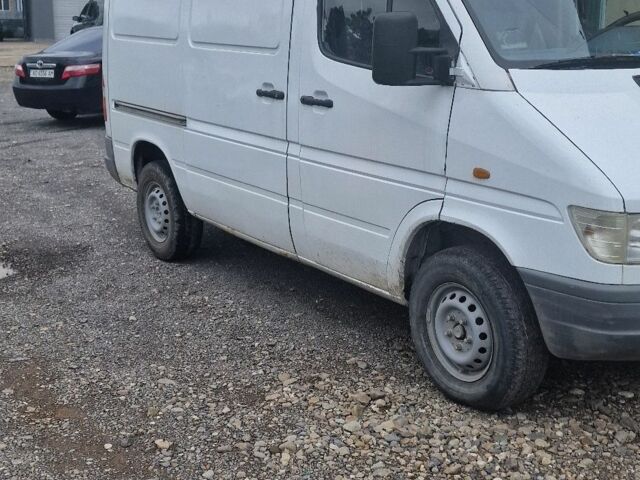 Белый Мерседес Sprinter, объемом двигателя 2.3 л и пробегом 100 тыс. км за 3600 $, фото 6 на Automoto.ua