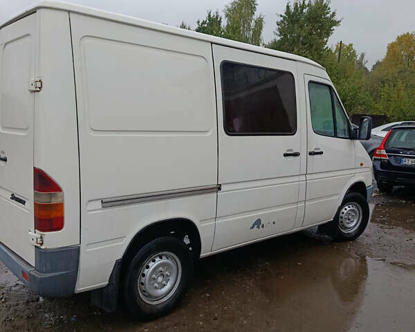 Белый Мерседес Sprinter, объемом двигателя 2.29 л и пробегом 500 тыс. км за 4500 $, фото 1 на Automoto.ua