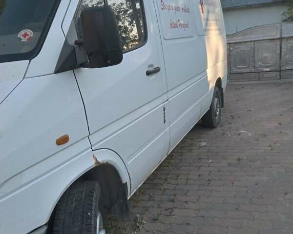 Белый Мерседес Sprinter, объемом двигателя 2.9 л и пробегом 717 тыс. км за 4675 $, фото 4 на Automoto.ua