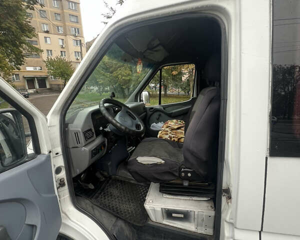 Белый Мерседес Sprinter, объемом двигателя 2.9 л и пробегом 600 тыс. км за 6300 $, фото 3 на Automoto.ua