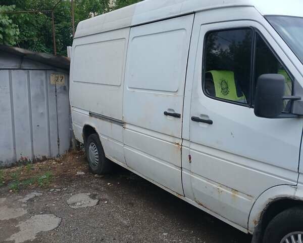 Белый Мерседес Sprinter, объемом двигателя 2.3 л и пробегом 695 тыс. км за 3200 $, фото 3 на Automoto.ua